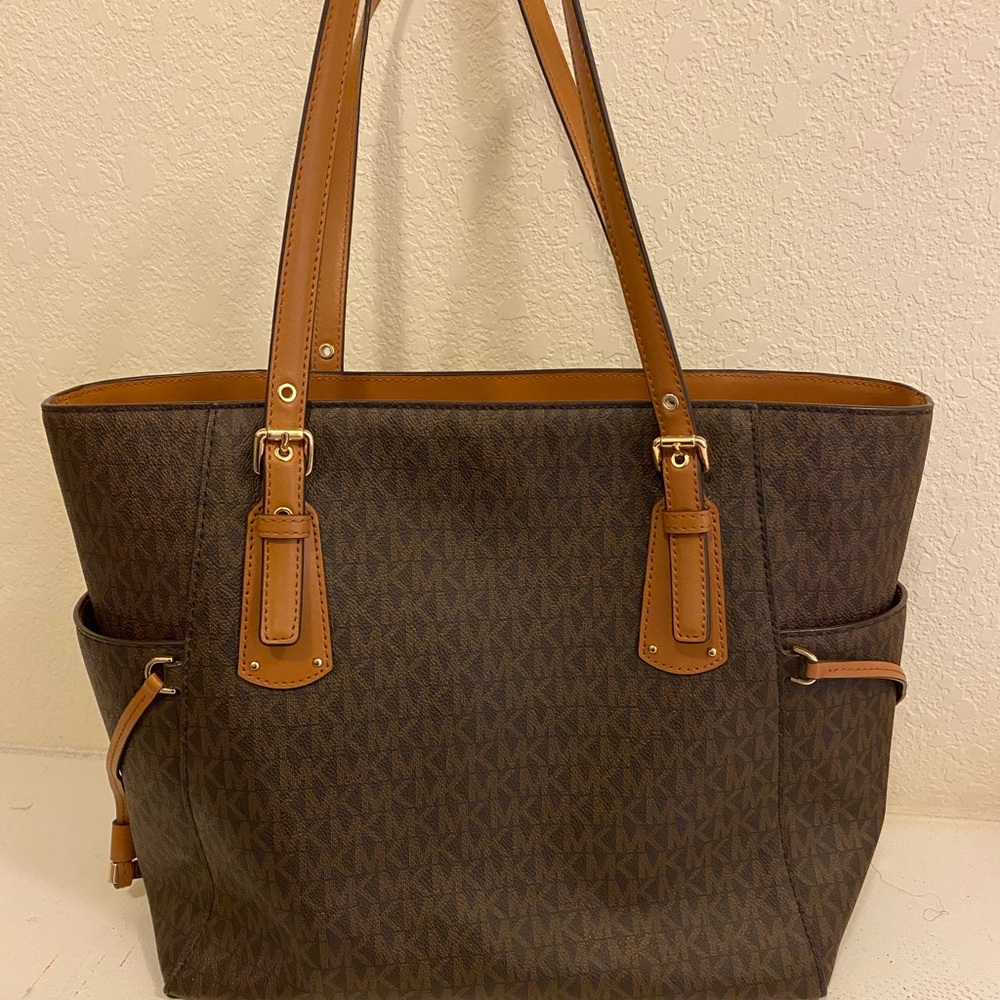 Michael Kors Voyager tote bag *with matching wallet*